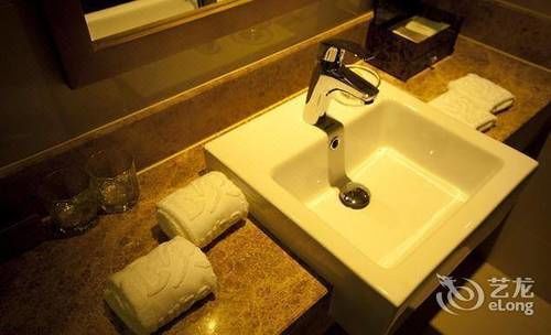 Heyi Hotel Hefei Changjiang Middle Road Exterior photo